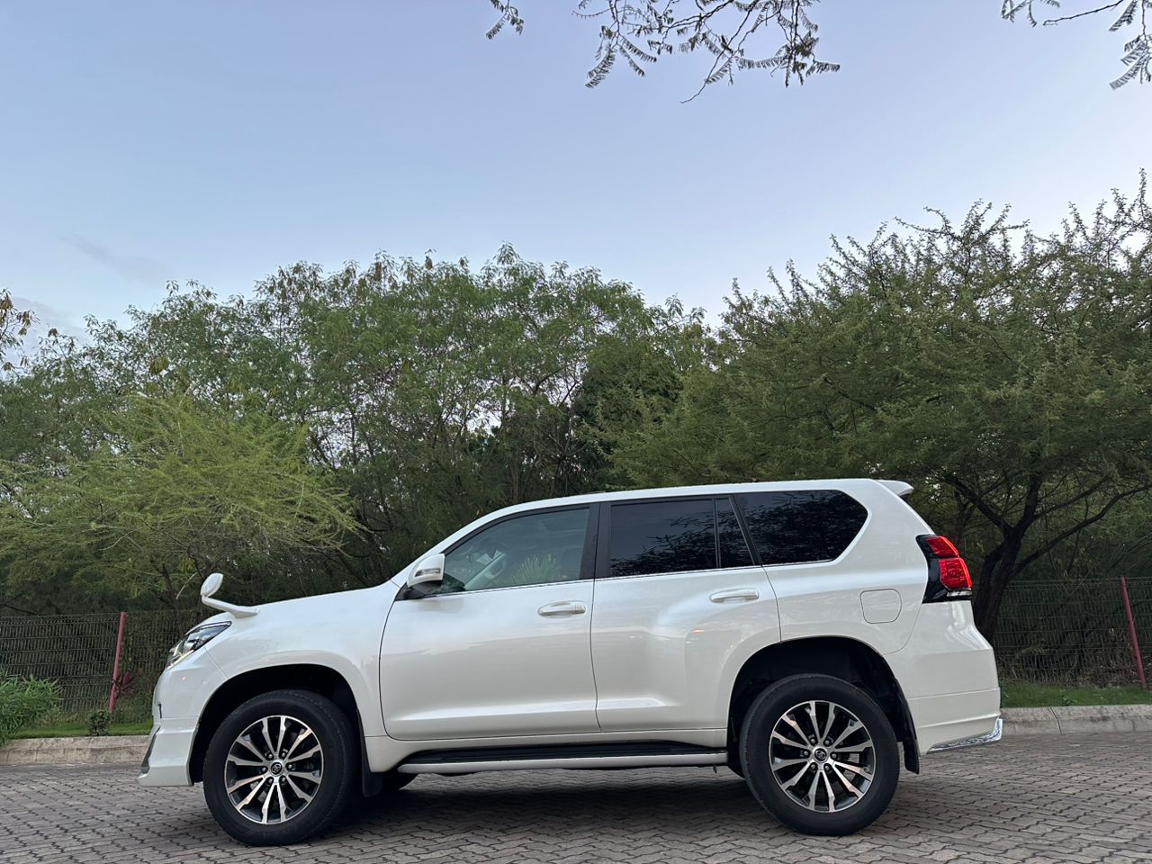 LANDCRUISER thumbnail 7